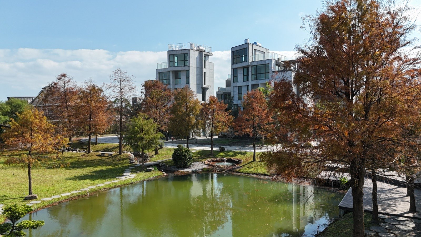 八代町園區空拍——湖畔與草原
